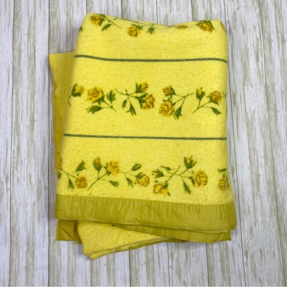 Vintage Chatham Yellow Floral Fiberwoven Blankets